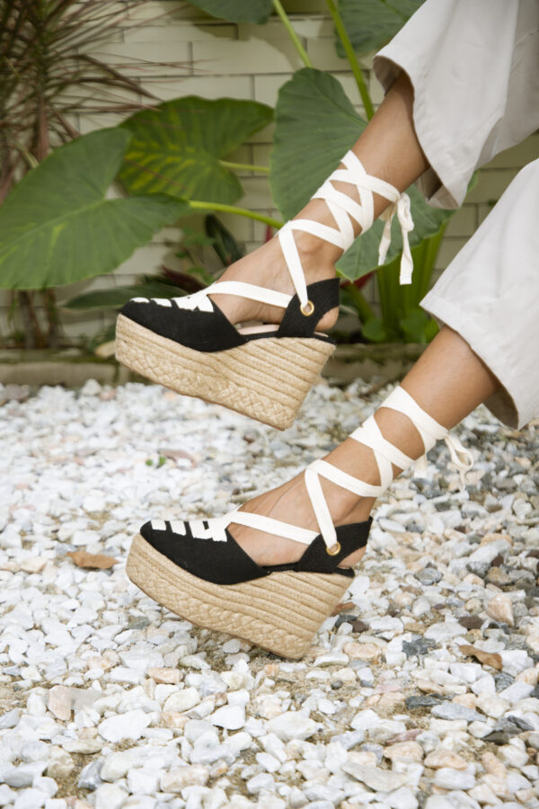 Esyazo Ana black wedges
